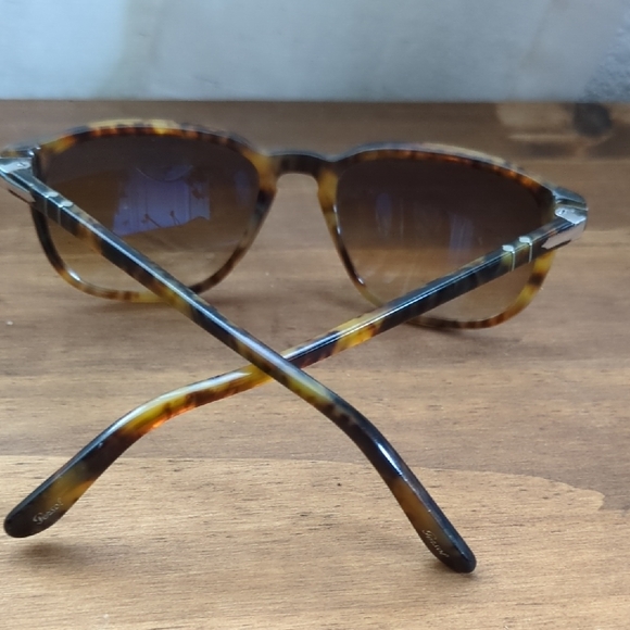 Tortoise Shell Sunglasses - Picture 4 of 4